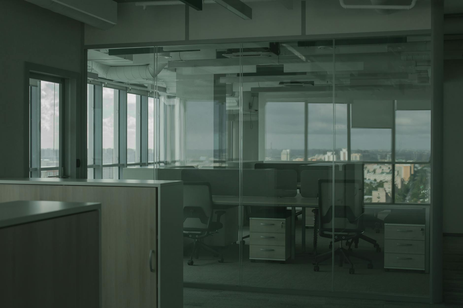 Empty office desk representing employee absenteeism linked to mental health in Canadian workplaces